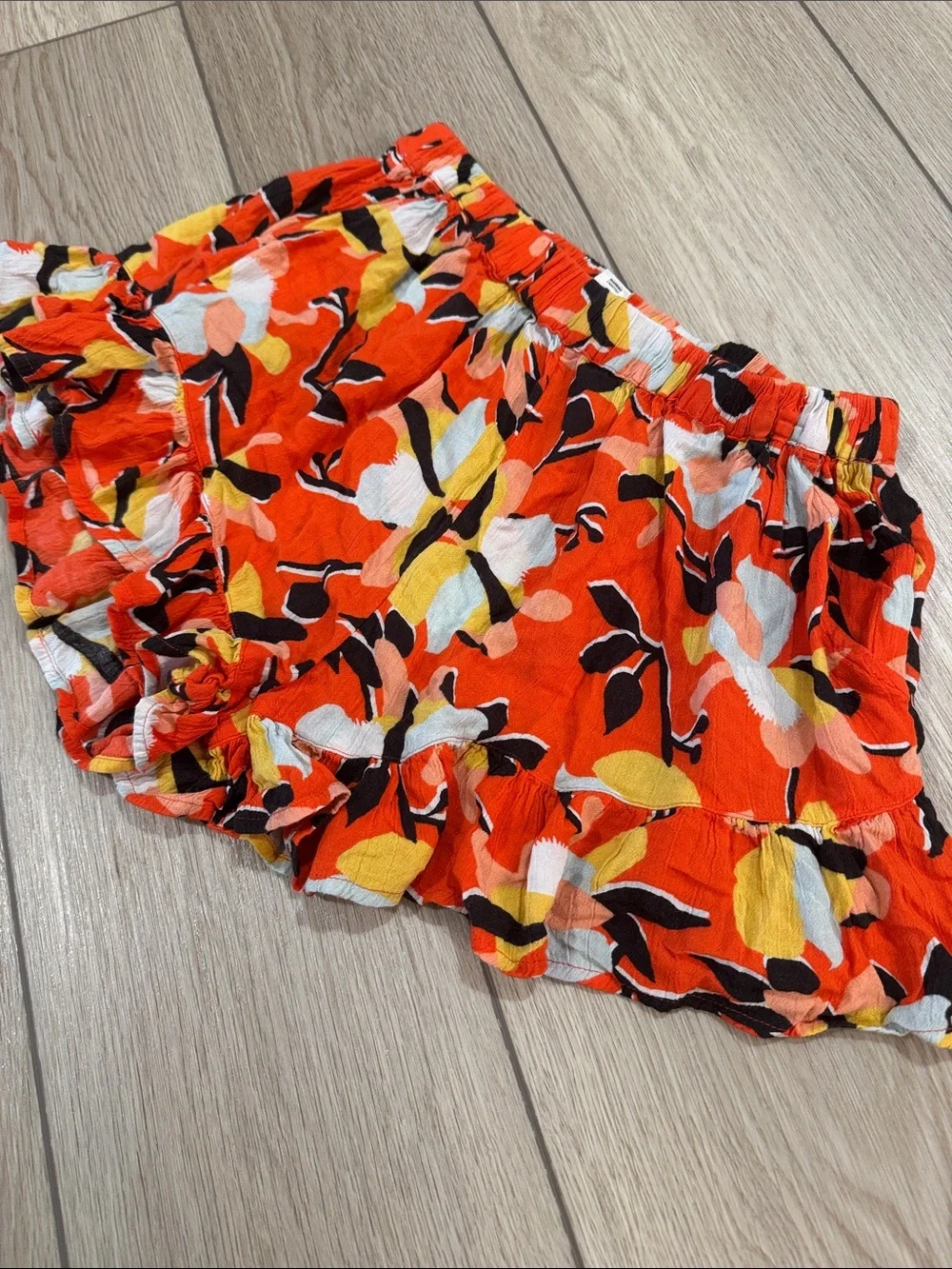 Billabong Floral All Over Print Ruffle Shorts Sz M Beachy Resortwear bright